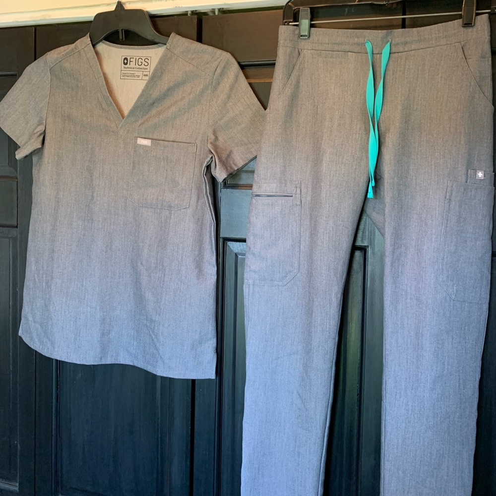 FIGS XXS scrubs Catarina top Yola pant Graphite